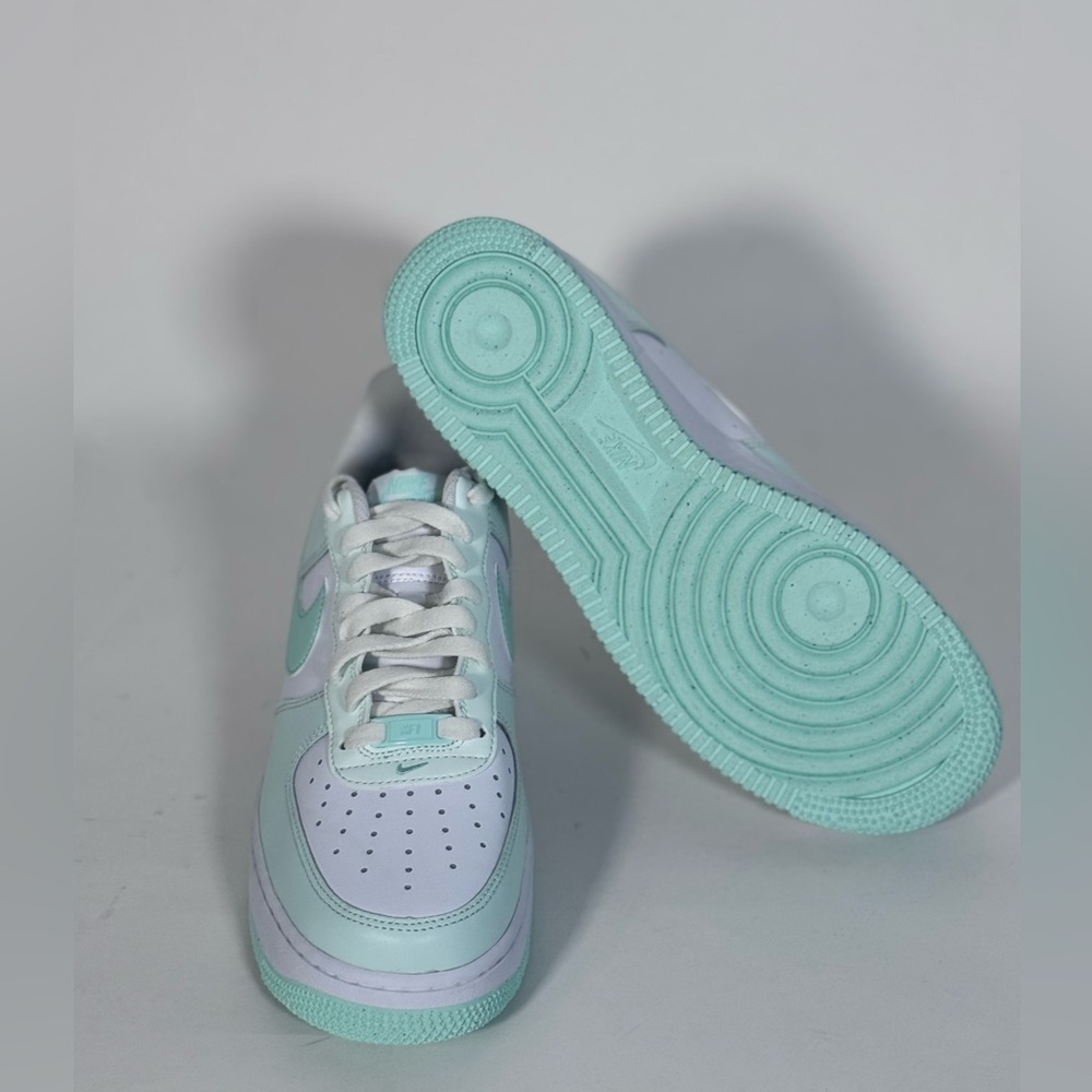 NWOB Nike Air Force 1 07 Men's - Picture 2 of 7